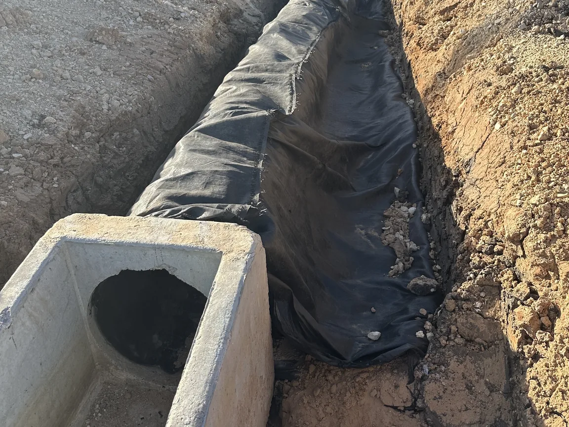 Concrete end section and filter fabric in a culvert trench, culvert installation